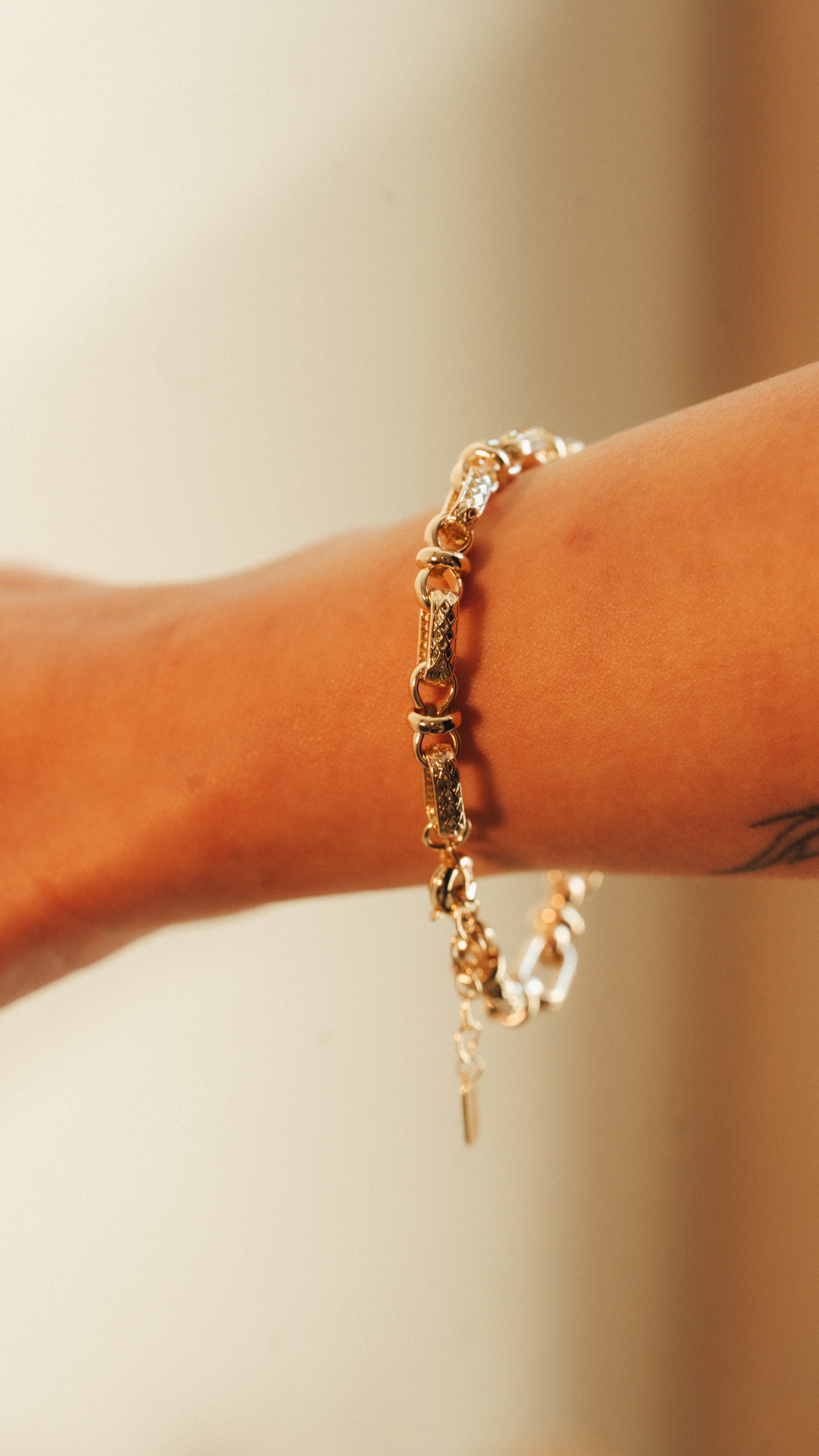 Halkalı dikdörtgen Bileklik