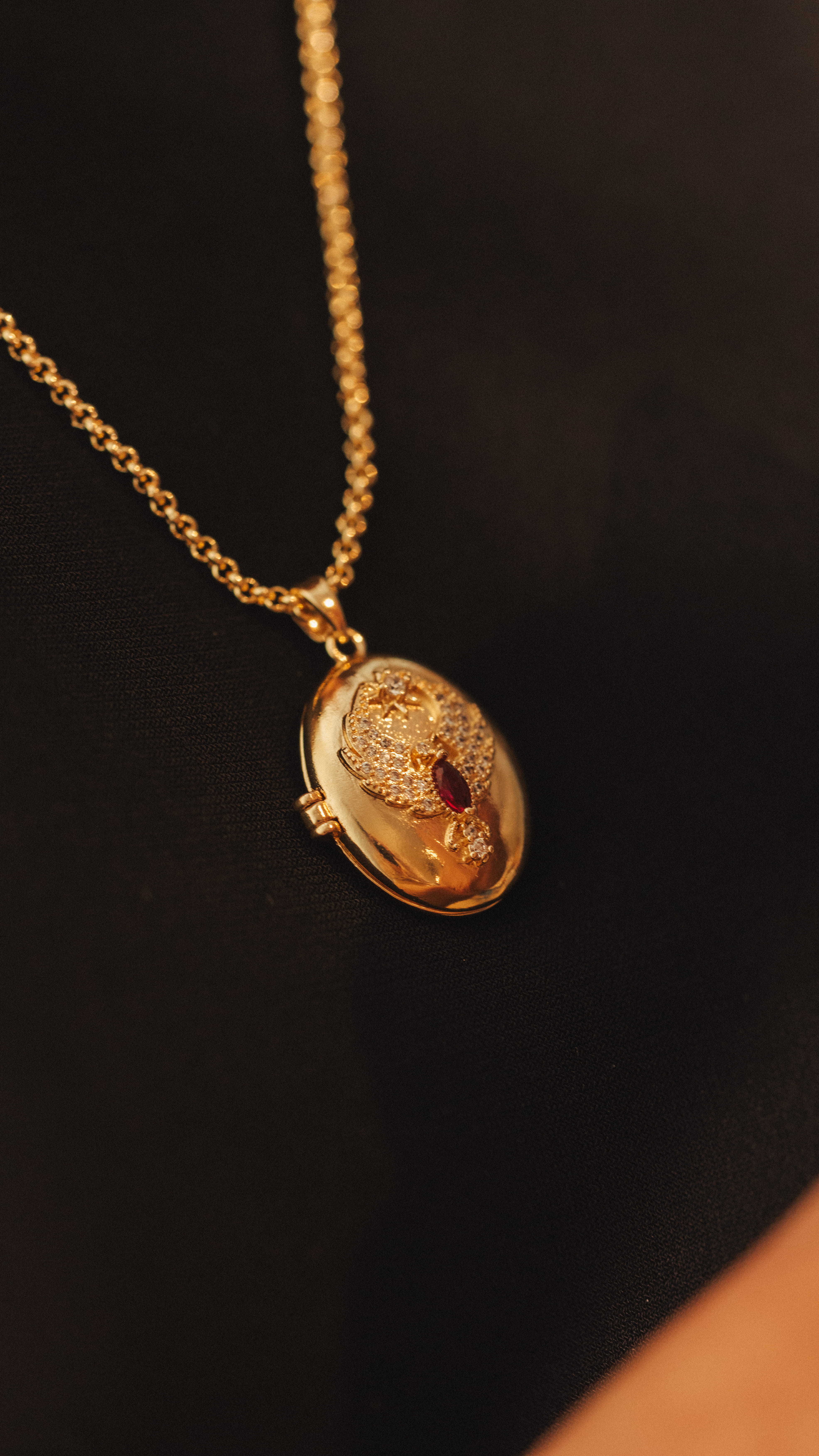 Kapaklı Kırmızı Kolye